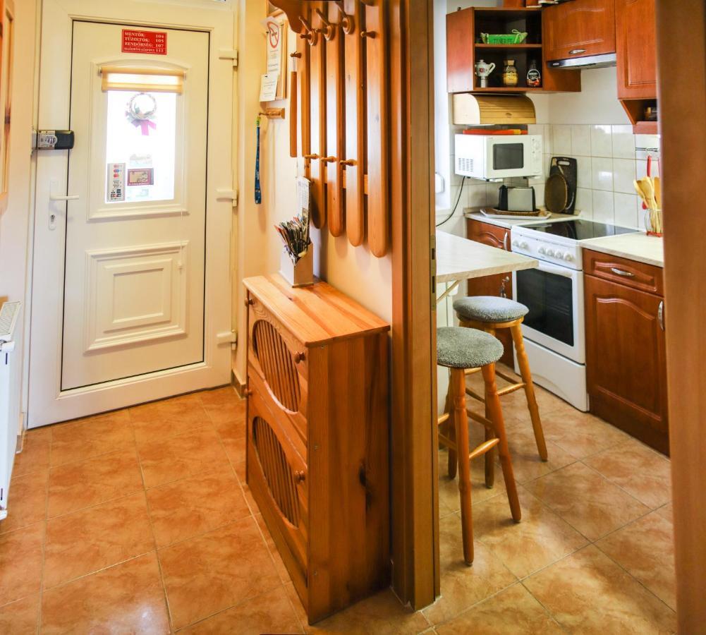 Dia Apartman 米什科尔茨 外观 照片